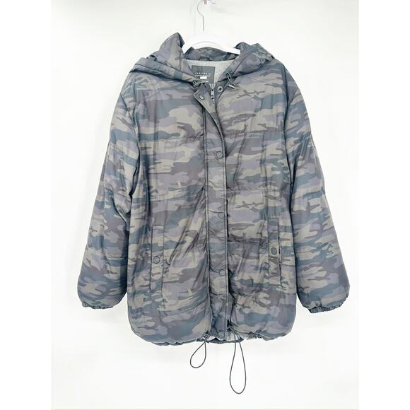 Sanctuary Camo Hooded Puffer Jacket – Size M - Picture 2 of 4